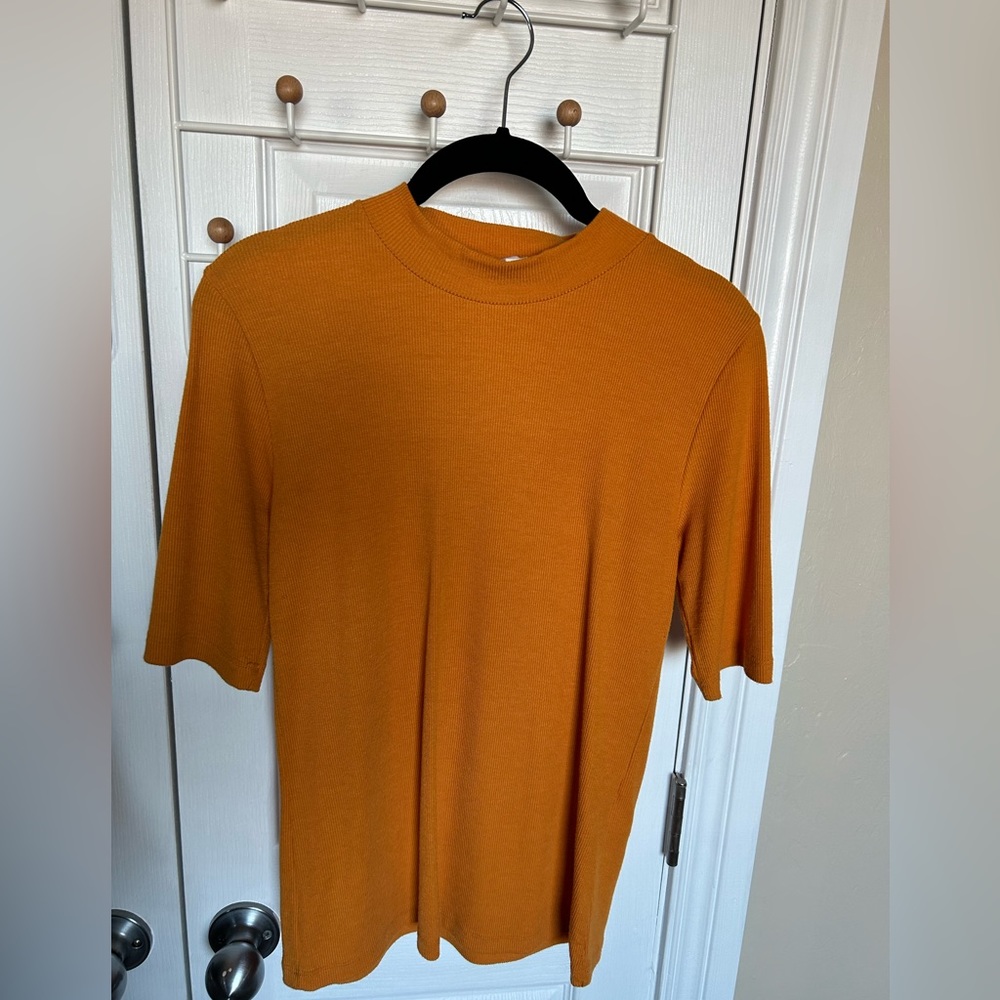 F21 gold crew neck basic knit top